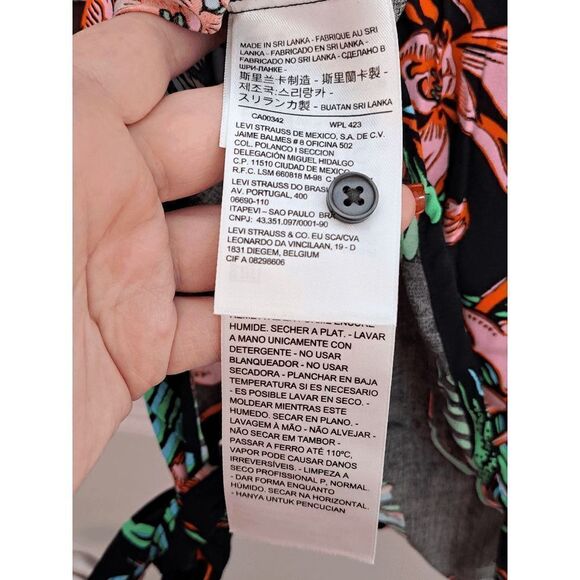 Levi's Clover Printed Tie Hem Shirt size XS NWT - Picture 11 of 11